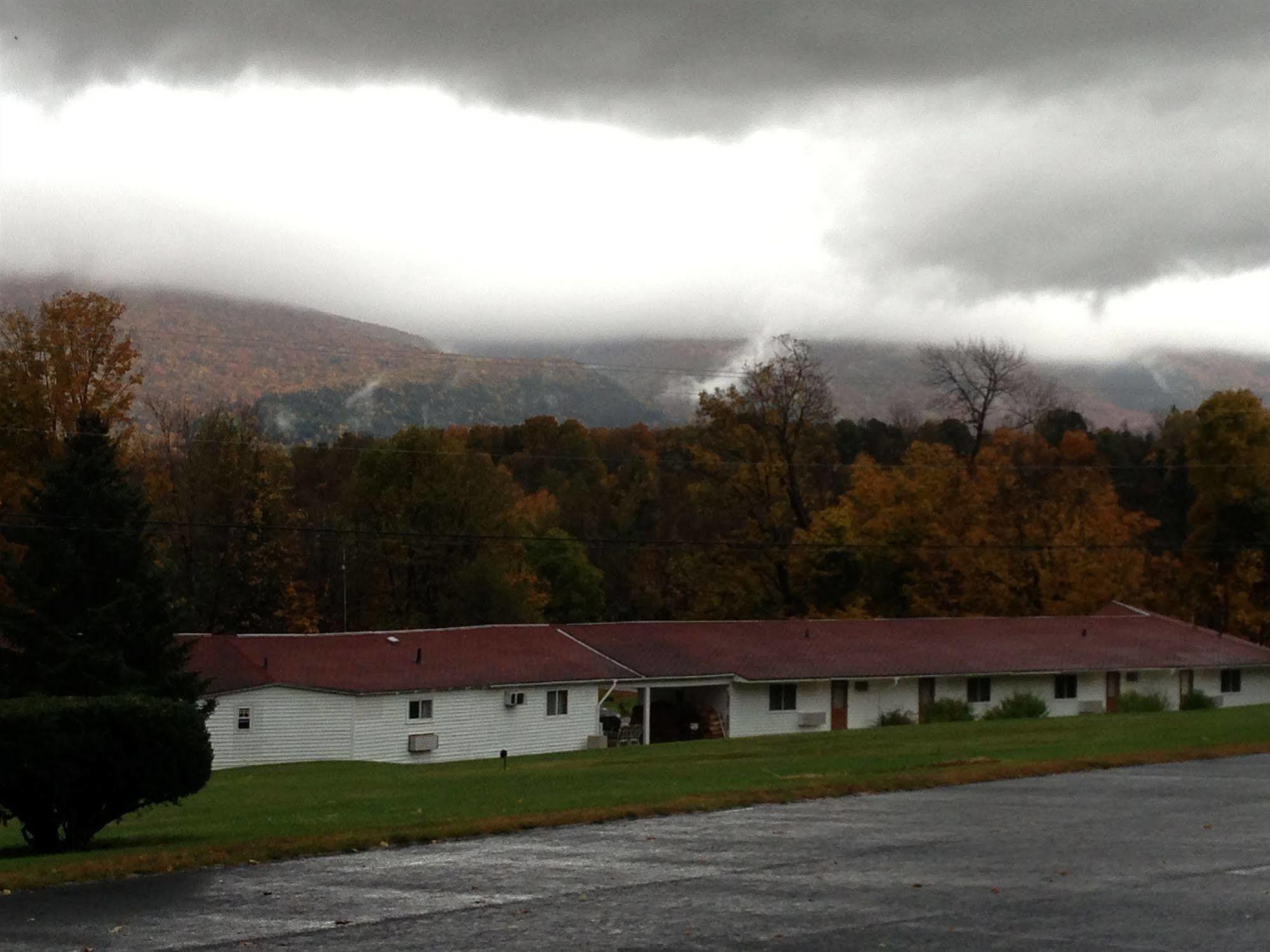 Four Winds Country Motel Manchester Exterior photo